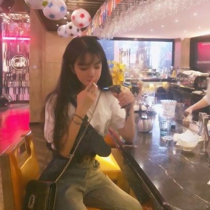 超绝!疯癫感女生QQ头像来袭 女生头像 第1张 超绝!疯癫感女生QQ头像来袭 女生头像 第1张