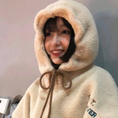 微信头像女冷淡风，自带一种疏离感 女生头像 第20张