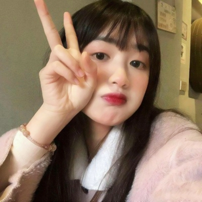 微信头像女冷淡风，自带一种疏离感 女生头像 第5张