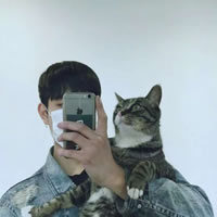 被狠狠拿捏!抱猫的男生头像太绝啦 男生头像 第13张 被狠狠拿捏!抱猫的男生头像太绝啦 男生头像 第13张
