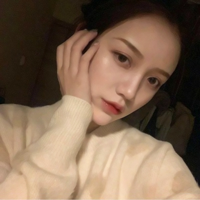 微信头像女冷淡风，自带一种疏离感 女生头像 第4张