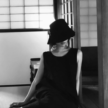 超绝!御姐风高冷黑白头像来袭 女生头像 第1张 超绝!御姐风高冷黑白头像来袭 女生头像 第1张