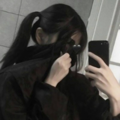 拿手机的手机控女生高清头像分享 女生头像 第20张