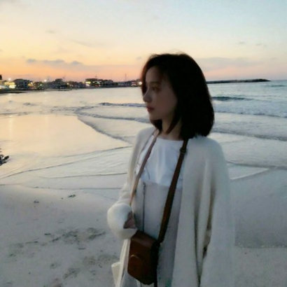 超绝的女生背影/侧面头像来袭 女生头像 第12张 超绝的女生背影/侧面头像来袭 女生头像 第12张