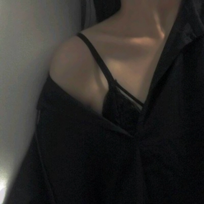 宝藏女生锁骨头像来袭,不露脸也超绝 女生头像 第10张 宝藏女生锁骨头像来袭,不露脸也超绝 女生头像 第10张