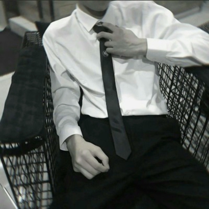 被帅到!穿衬衫的男生头像太可啦 男生头像 第22张 被帅到!穿衬衫的男生头像太可啦 男生头像 第22张