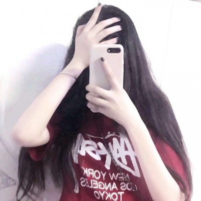拿手机的手机控女生高清头像分享 女生头像 第2张