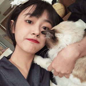 酷飒来袭！高冷范潮流女生头像大全 女生头像 第6张