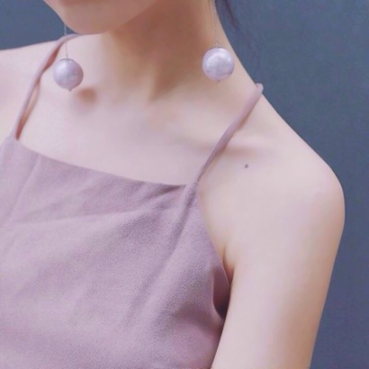 宝藏女生锁骨头像来袭,不露脸也超绝 女生头像 第19张 宝藏女生锁骨头像来袭,不露脸也超绝 女生头像 第19张