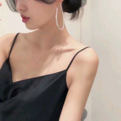 宝藏女生锁骨头像来袭,不露脸也超绝 女生头像 第11张 宝藏女生锁骨头像来袭,不露脸也超绝 女生头像 第11张