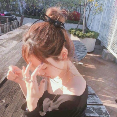 超绝!真人女生气质微信头像来袭 女生头像 第25张 超绝!真人女生气质微信头像来袭 女生头像 第25张
