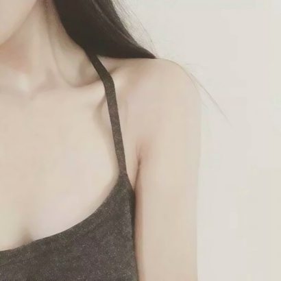 宝藏女生锁骨头像来袭,不露脸也超绝 女生头像 第28张 宝藏女生锁骨头像来袭,不露脸也超绝 女生头像 第28张