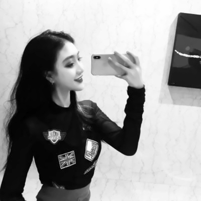 超绝!御姐风高冷黑白头像来袭 女生头像 第21张 超绝!御姐风高冷黑白头像来袭 女生头像 第21张