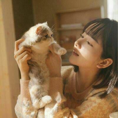 超有爱!怀里抱猫的女生头像来袭 女生头像 第4张 超有爱!怀里抱猫的女生头像来袭 女生头像 第4张