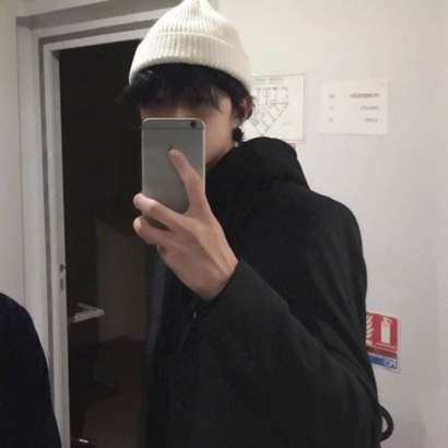 挡脸也挡不住的帅气!手机挡脸帅哥头像来袭 男生头像 第30张 挡脸也挡不住的帅气!手机挡脸帅哥头像来袭 男生头像 第30张