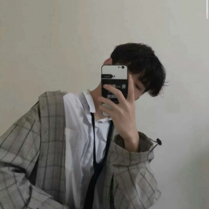 挡脸也挡不住的帅气!手机挡脸帅哥头像来袭 男生头像 第16张 挡脸也挡不住的帅气!手机挡脸帅哥头像来袭 男生头像 第16张
