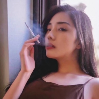 氛围感拉满!女生伤感孤独高清头像来袭 女生头像 第2张 氛围感拉满!女生伤感孤独高清头像来袭 女生头像 第2张