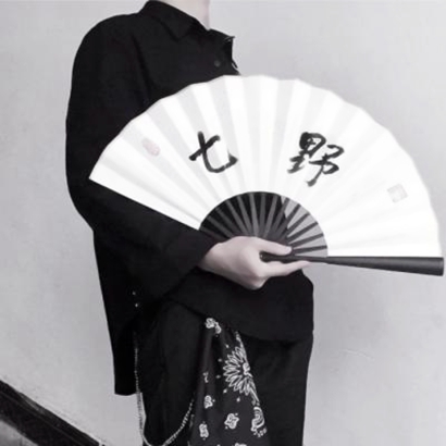超酷!不露头不露脸的男生扇子头像来袭 男生头像 第6张 超酷!不露头不露脸的男生扇子头像来袭 男生头像 第6张