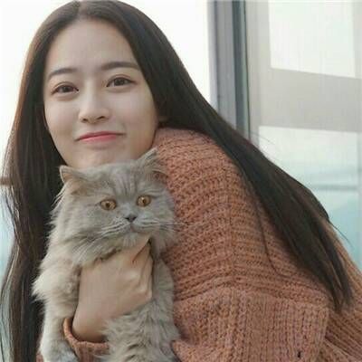 超有爱!怀里抱猫的女生头像来袭 女生头像 第11张 超有爱!怀里抱猫的女生头像来袭 女生头像 第11张