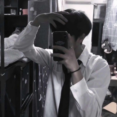 挡脸也挡不住的帅气!手机挡脸帅哥头像来袭 男生头像 第8张 挡脸也挡不住的帅气!手机挡脸帅哥头像来袭 男生头像 第8张