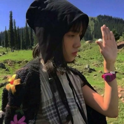 蓝天白云背景女生唯美头像|清新治愈风,仙气感拉满 女生头像 第9张 蓝天白云背景女生唯美头像|清新治愈风,仙气感拉满 女生头像 第9张