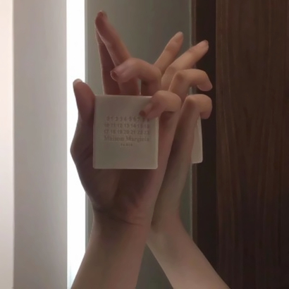 高级感带手头像图片:光影质感 + 温柔构图,唯美又显气质 其它头像 第8张 高级感带手头像图片:光影质感 + 温柔构图,唯美又显气质 其它头像 第8张