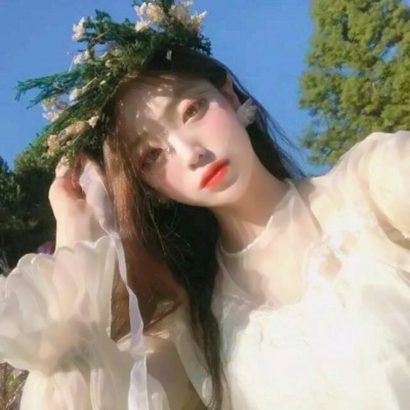 蓝天白云背景女生唯美头像|清新治愈风,仙气感拉满 女生头像 第13张 蓝天白云背景女生唯美头像|清新治愈风,仙气感拉满 女生头像 第13张