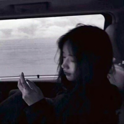丧系黑白真人女生头像|小众不撞款的emo风头像推荐 女生头像 第10张 丧系黑白真人女生头像|小众不撞款的emo风头像推荐 女生头像 第10张