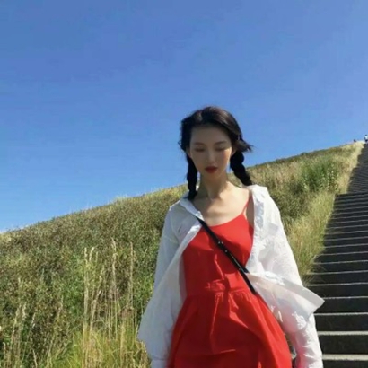 蓝天白云背景女生唯美头像|清新治愈风,仙气感拉满 女生头像 第11张 蓝天白云背景女生唯美头像|清新治愈风,仙气感拉满 女生头像 第11张