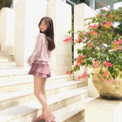唯美森系女生头像推荐:阳光穿透 + 鲜花点缀,每一帧都是壁纸级 女生头像 第2张 唯美森系女生头像推荐:阳光穿透 + 鲜花点缀,每一帧都是壁纸级 女生头像 第2张