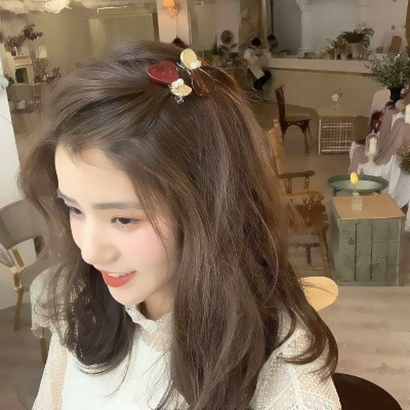 多款带发卡女生头像|清新 / 可爱 / 温柔风全覆盖(免费存) 女生头像 第8张 多款带发卡女生头像|清新 / 可爱 / 温柔风全覆盖(免费存) 女生头像 第8张