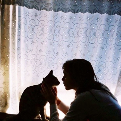 女生抱猫头像合集:软萌猫咪 + 甜酷女生,适配所有场景 女生头像 第12张 女生抱猫头像合集:软萌猫咪 + 甜酷女生,适配所有场景 女生头像 第12张
