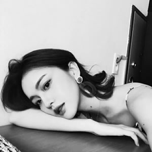 女生孤傲冷酷风格超清黑白头像 高质感 女生头像 第2张 女生孤傲冷酷风格超清黑白头像 高质感 女生头像 第2张