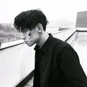 成熟稳重黑白男生头像|高级质感不撞款,彰显男士沉稳气质 男生头像 第14张 成熟稳重黑白男生头像|高级质感不撞款,彰显男士沉稳气质 男生头像 第14张
