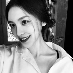 女生孤傲冷酷风格超清黑白头像 高质感 女生头像 第5张 女生孤傲冷酷风格超清黑白头像 高质感 女生头像 第5张