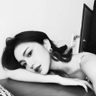 冷酷黑白女生头像合集|小众不撞款,彰显个性态度 女生头像 第9张 冷酷黑白女生头像合集|小众不撞款,彰显个性态度 女生头像 第9张