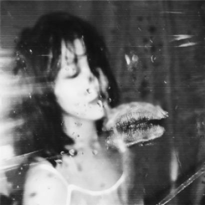 黑白意境女生伤感头像|氛围感拉满,藏着情绪的温柔画面 女生头像 第7张 黑白意境女生伤感头像|氛围感拉满,藏着情绪的温柔画面 女生头像 第7张