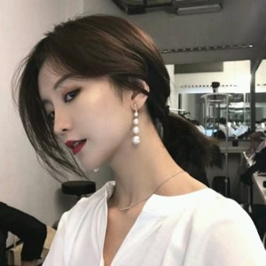 高级感小清新高冷女孩头像合集,温柔又疏离 女生头像 第11张 高级感小清新高冷女孩头像合集,温柔又疏离 女生头像 第11张