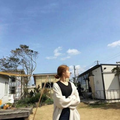 蓝天白云背景女生唯美头像|清新治愈风,仙气感拉满 女生头像 第8张 蓝天白云背景女生唯美头像|清新治愈风,仙气感拉满 女生头像 第8张