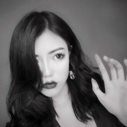高冷气质黑白女生头像合集|高级感爆棚,适配各社交平台 女生头像 第7张 高冷气质黑白女生头像合集|高级感爆棚,适配各社交平台 女生头像 第7张