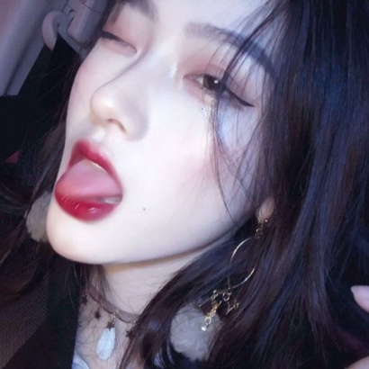超火网红社会头像女推荐:高辨识度 + 潮流感,换头像必选 女生头像 第5张 超火网红社会头像女推荐:高辨识度 + 潮流感,换头像必选 女生头像 第5张
