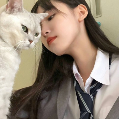 女生抱猫头像合集:软萌猫咪 + 甜酷女生,适配所有场景 女生头像 第8张 女生抱猫头像合集:软萌猫咪 + 甜酷女生,适配所有场景 女生头像 第8张