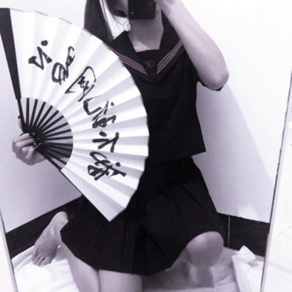 国风美学！手拿扇子女生头像 气质拉满 女生头像 第7张
