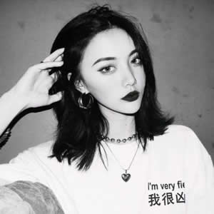 黑白高冷女生头像真人|高级感拉满 气质不撞款 女生头像 第2张 黑白高冷女生头像真人|高级感拉满 气质不撞款 女生头像 第2张