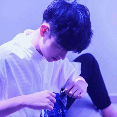冷酷帅气男生紫色头像合集|氛围感爆棚,告别撞款 男生头像 第3张 冷酷帅气男生紫色头像合集|氛围感爆棚,告别撞款 男生头像 第3张