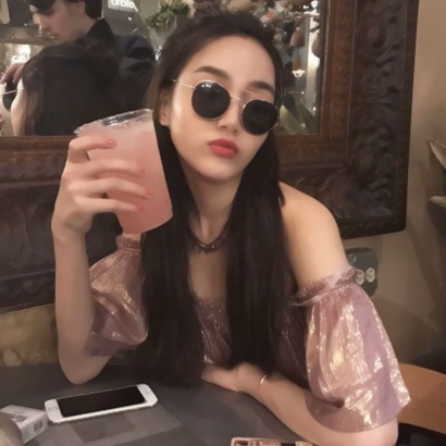 超火网红社会头像女推荐:高辨识度 + 潮流感,换头像必选 女生头像 第4张 超火网红社会头像女推荐:高辨识度 + 潮流感,换头像必选 女生头像 第4张