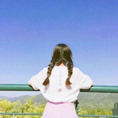 蓝天白云背景女生唯美头像|清新治愈风,仙气感拉满 女生头像 第2张 蓝天白云背景女生唯美头像|清新治愈风,仙气感拉满 女生头像 第2张
