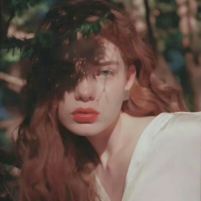 欧美女生意境风头像精选|温柔 / 清冷 / 复古风图片