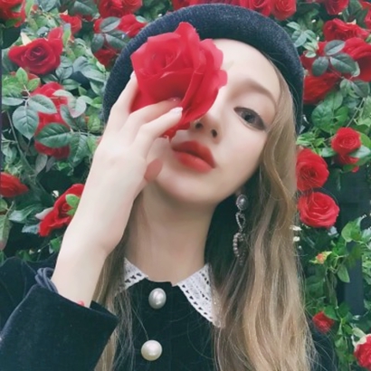 超火网红社会头像女推荐:高辨识度 + 潮流感,换头像必选 女生头像 第10张 超火网红社会头像女推荐:高辨识度 + 潮流感,换头像必选 女生头像 第10张