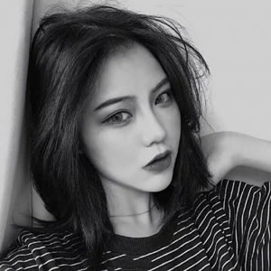 女生孤傲冷酷风格超清黑白头像 高质感 女生头像 第11张 女生孤傲冷酷风格超清黑白头像 高质感 女生头像 第11张